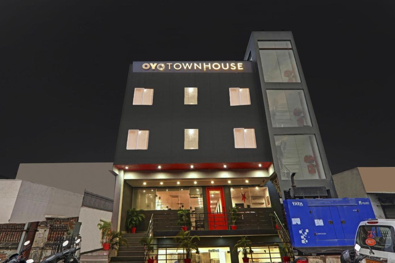 Townhouse The Shubham Hotel Bijnaur Bagian luar foto