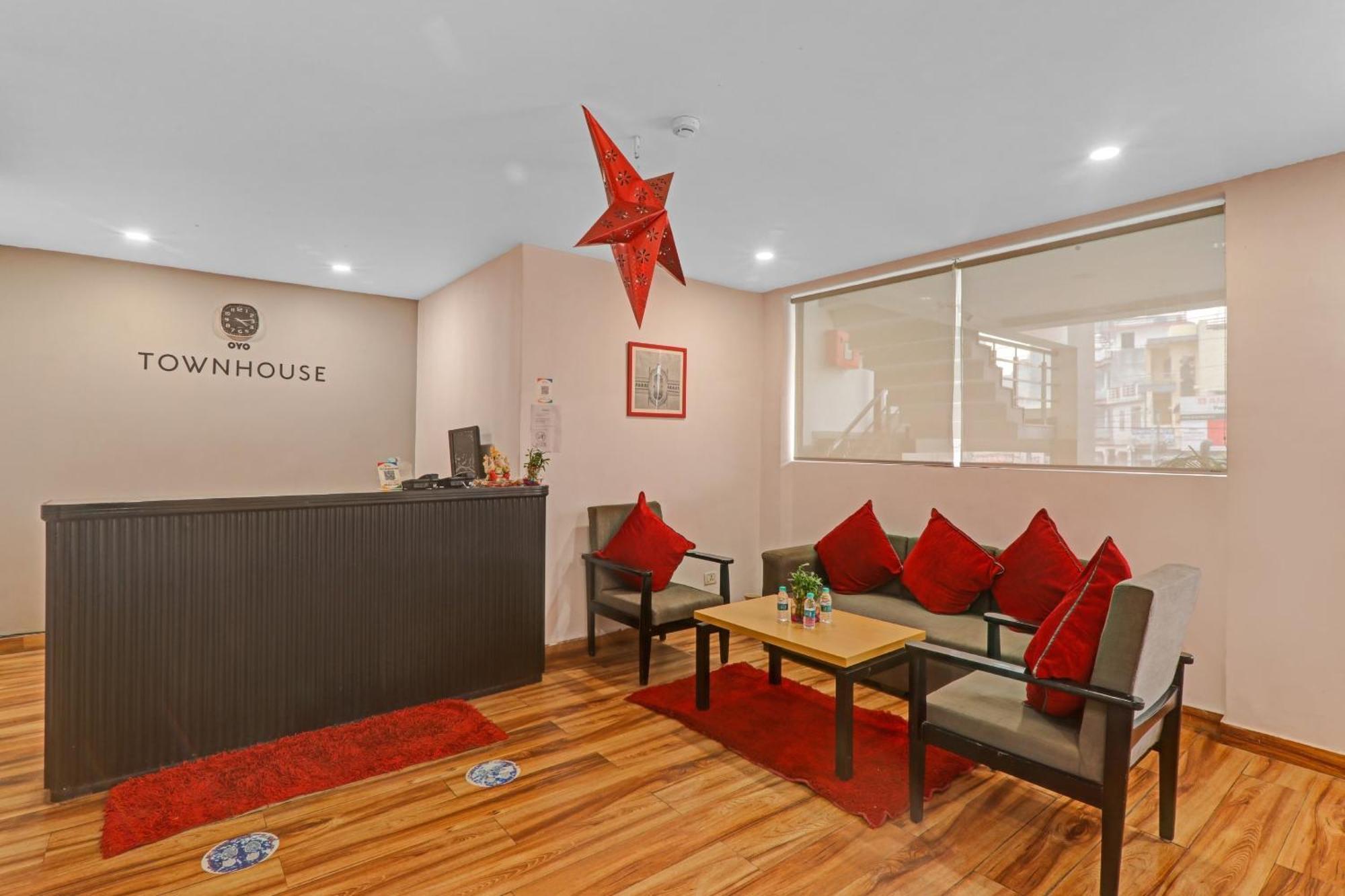 Townhouse The Shubham Hotel Bijnaur Bagian luar foto
