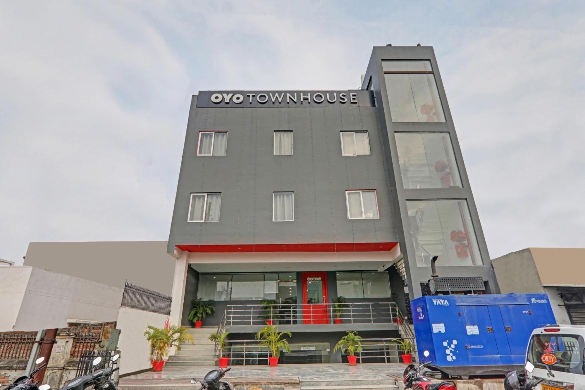 Townhouse The Shubham Hotel Bijnaur Bagian luar foto