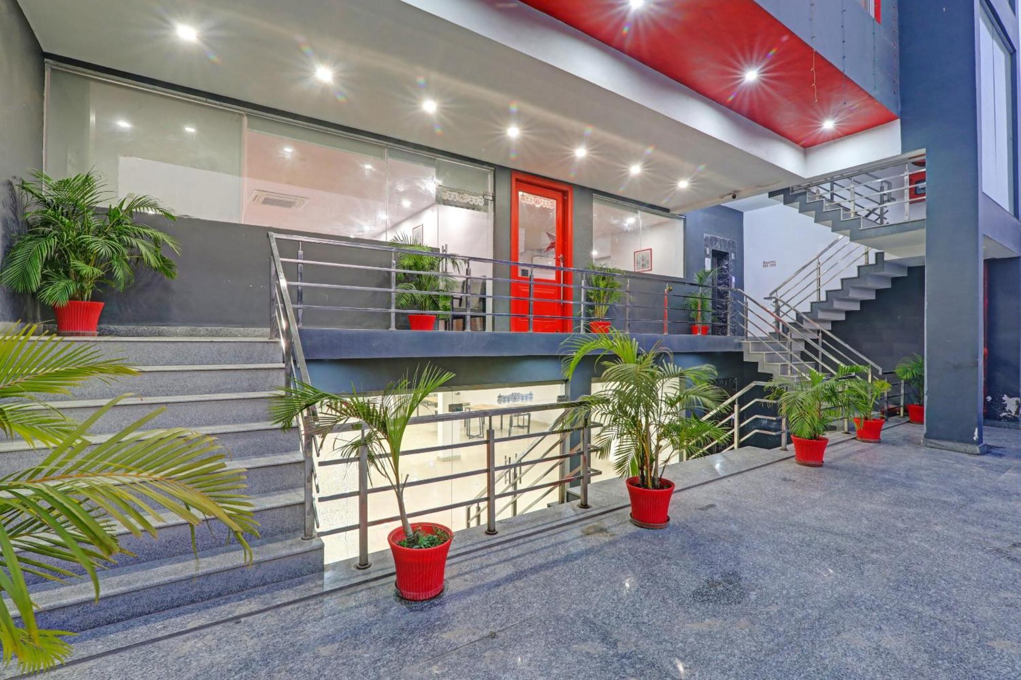 Townhouse The Shubham Hotel Bijnaur Bagian luar foto